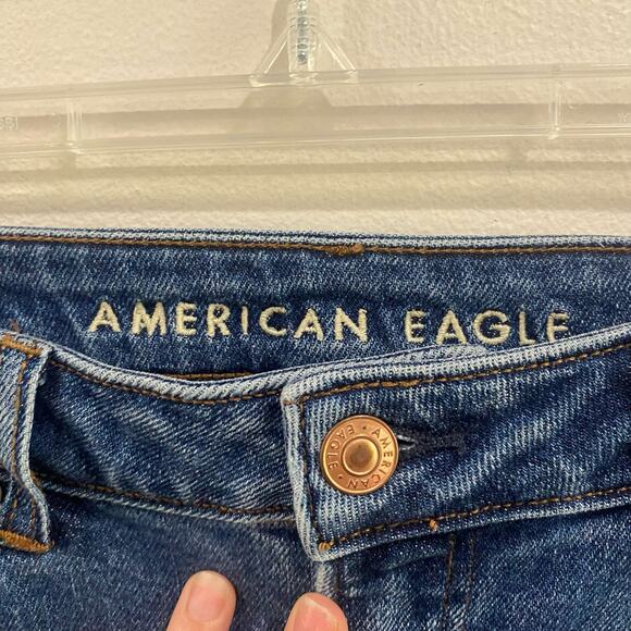 American Eagle Stretch Mom Jean Distressed Knees Size 4 - Picture 7 of 9
